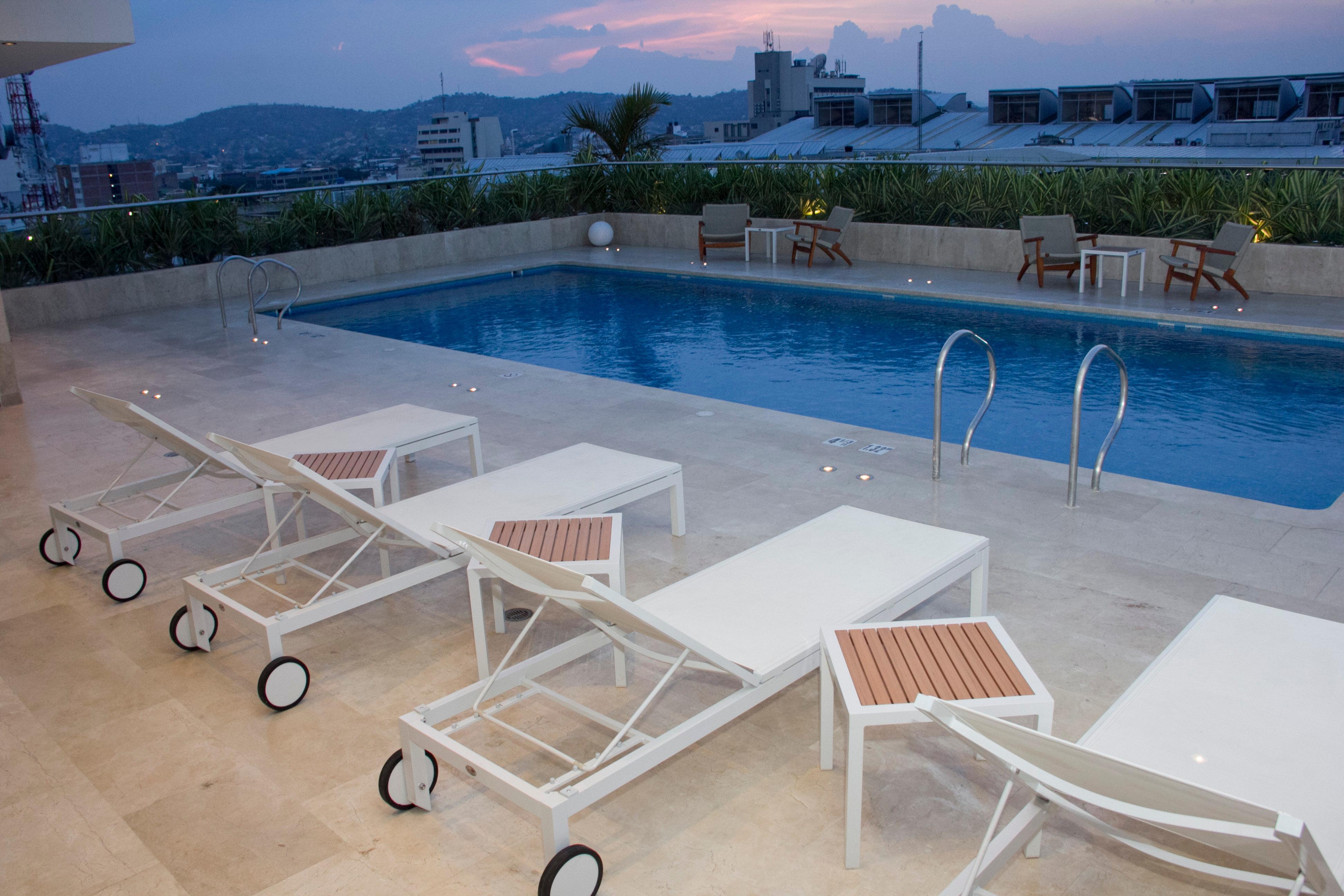 홀리데이 인 쿠쿠타 호텔 외부 사진 Rooftop pool