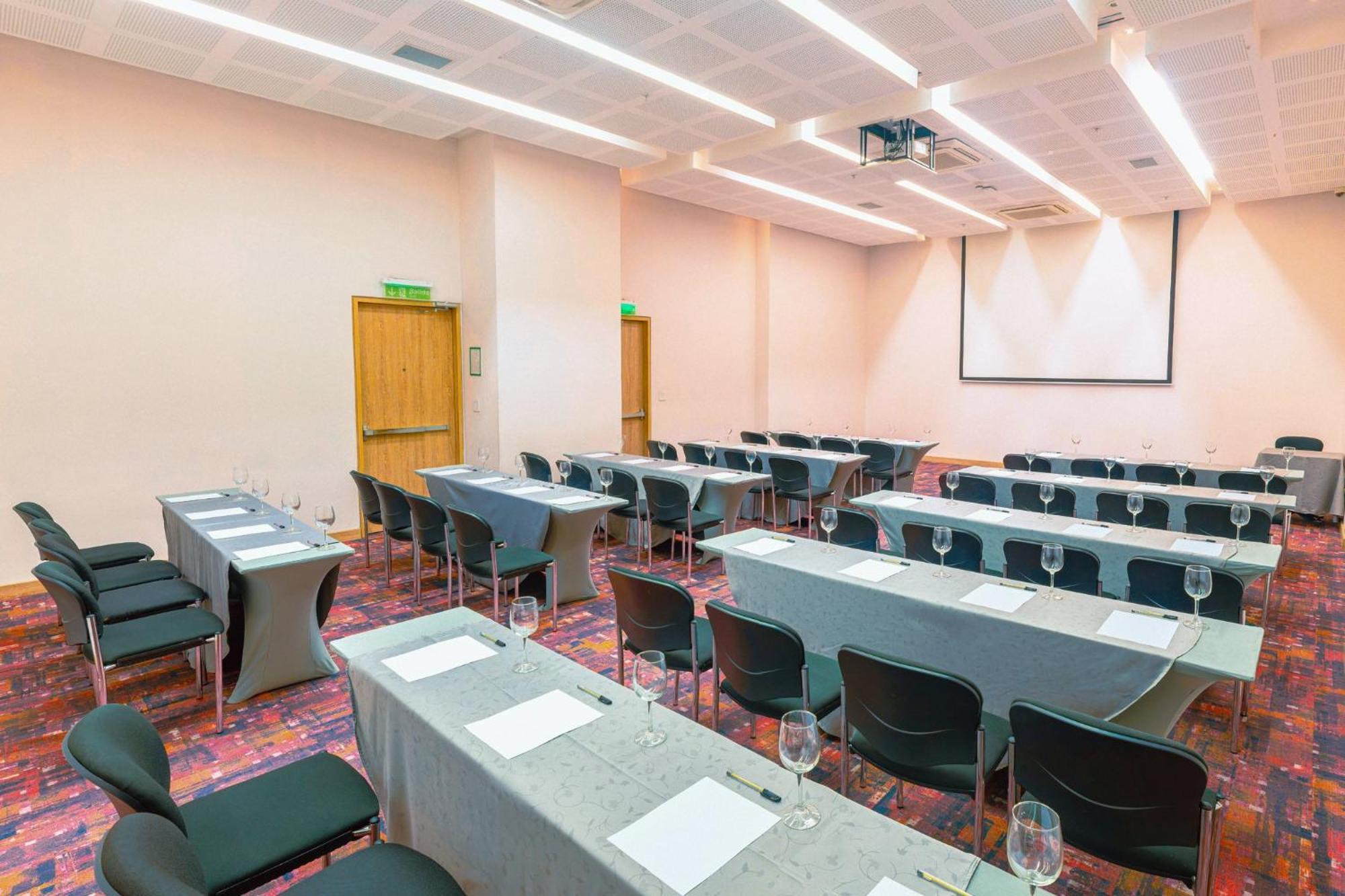 홀리데이 인 쿠쿠타 호텔 외부 사진 Meeting room