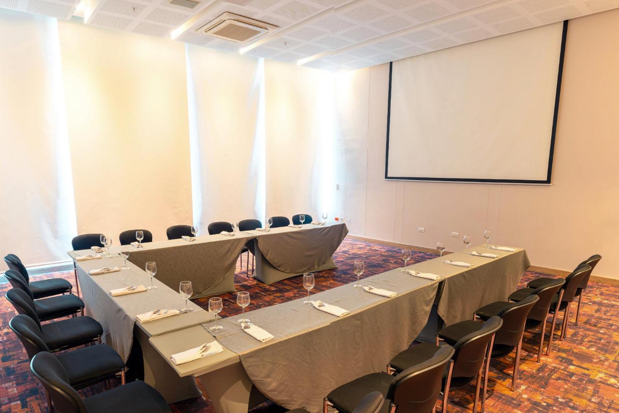 홀리데이 인 쿠쿠타 호텔 외부 사진 Meeting room