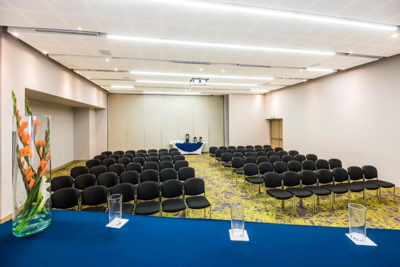 홀리데이 인 쿠쿠타 호텔 외부 사진 Meeting room